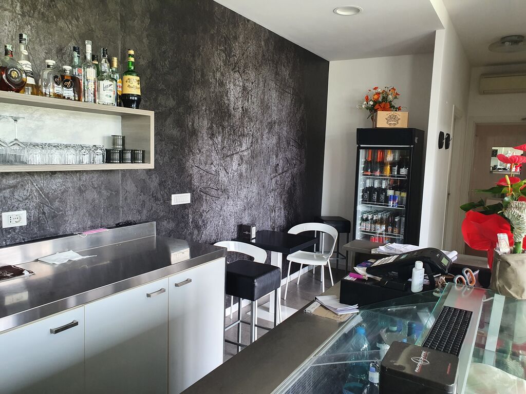 4913685  bar Quartiere residenzia mq70